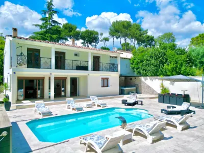 Elegant Villa with Pool & Jacuzzi on the French Riviera