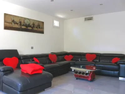 Elegant Villa with Pool & Jacuzzi on the French Riviera