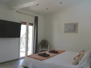 Villa Élégante avec Piscine & Jacuzzi sur la Côte d'Azur