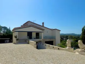 Villa de Luxe à Mougins | Événements Privés & Hébergement Haut de Gamme
