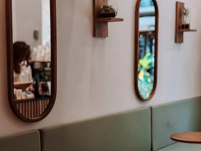 Café à Cannes : Lieu Idéal pour Réunions d'Affaires et Événements