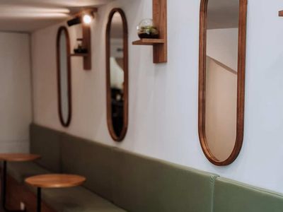 Café à Cannes : Lieu Idéal pour Réunions d'Affaires et Événements