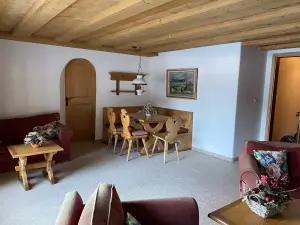 Exclusive Davos Chalet: Premier Venue for Events & Executive Retreats