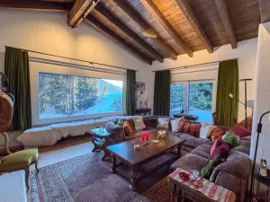 Exclusive Davos Chalet: Premier Venue for Events & Executive Retreats