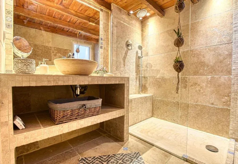 Modern 3-Bedroom Flat for Events in Cannes