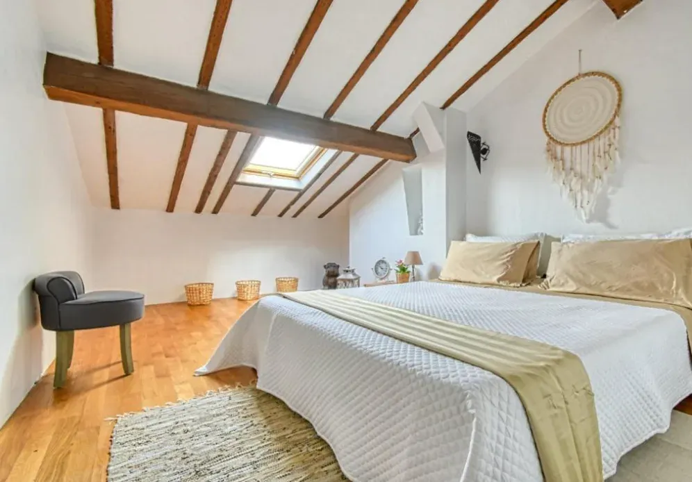 Modern 3-Bedroom Flat for Events in Cannes