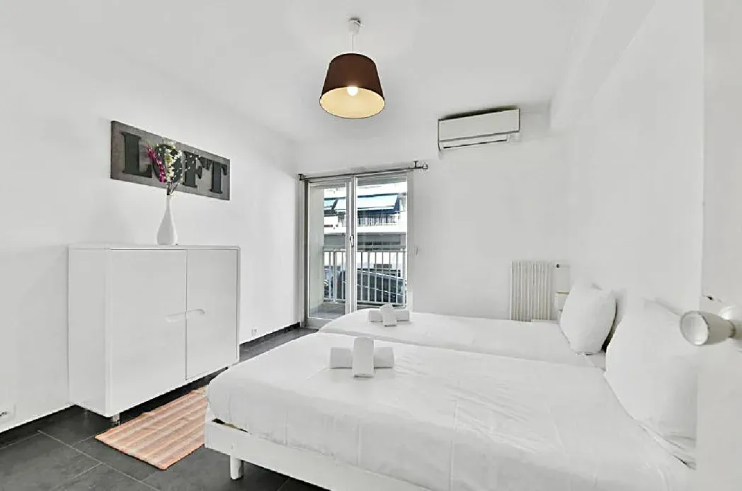 Spacious 2-Bedroom Apartment in the Heart of Cannes
