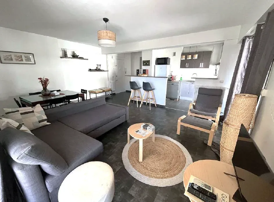 Spacious 2-Bedroom Apartment in the Heart of Cannes