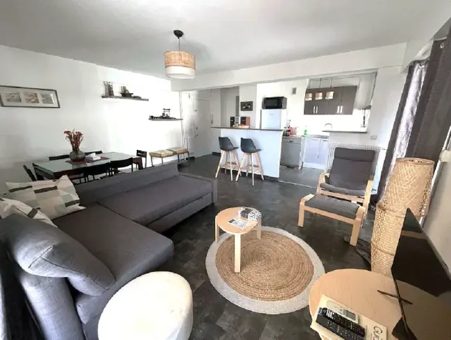 Spacious 2-Bedroom Apartment in the Heart of Cannes