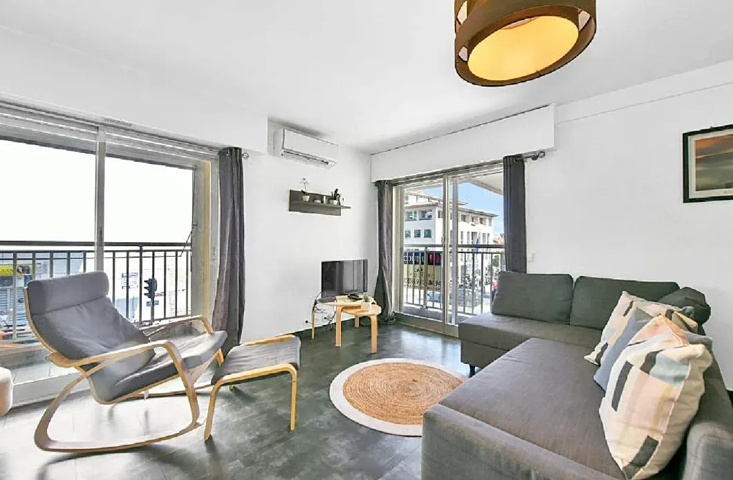 Spacious 2-Bedroom Apartment in the Heart of Cannes