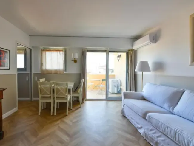 Charming Studio with Terrace in Old Town Cannes
