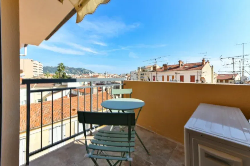 Charming Studio with Terrace in Old Town Cannes