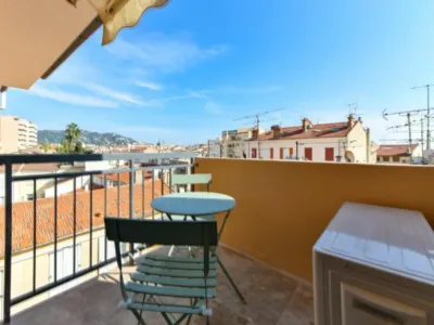 Charmant Studio avec Terrasse dans le Vieux Cannes