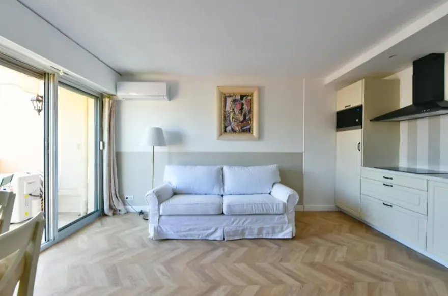 Charming Studio with Terrace in Old Town Cannes