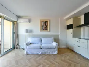 Charming Studio with Terrace in Old Town Cannes