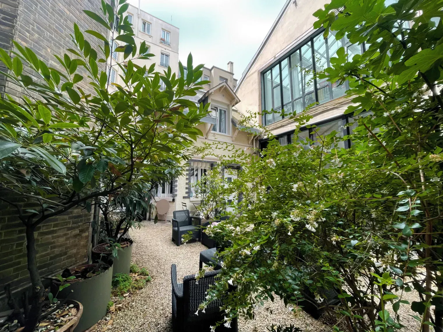 Exclusive Parisian House: Historic Taxi Exchange Retreat