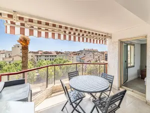 Appartement Moderne à Cannes : À Deux Pas de la Croisette et du Palais des Festivals