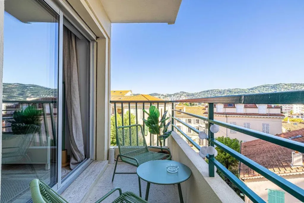 Refined Studio in Cannes: Tranquil Stay Near Banane District