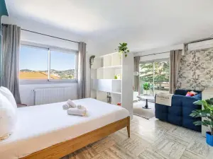 Refined Studio in Cannes: Tranquil Stay Near Banane District