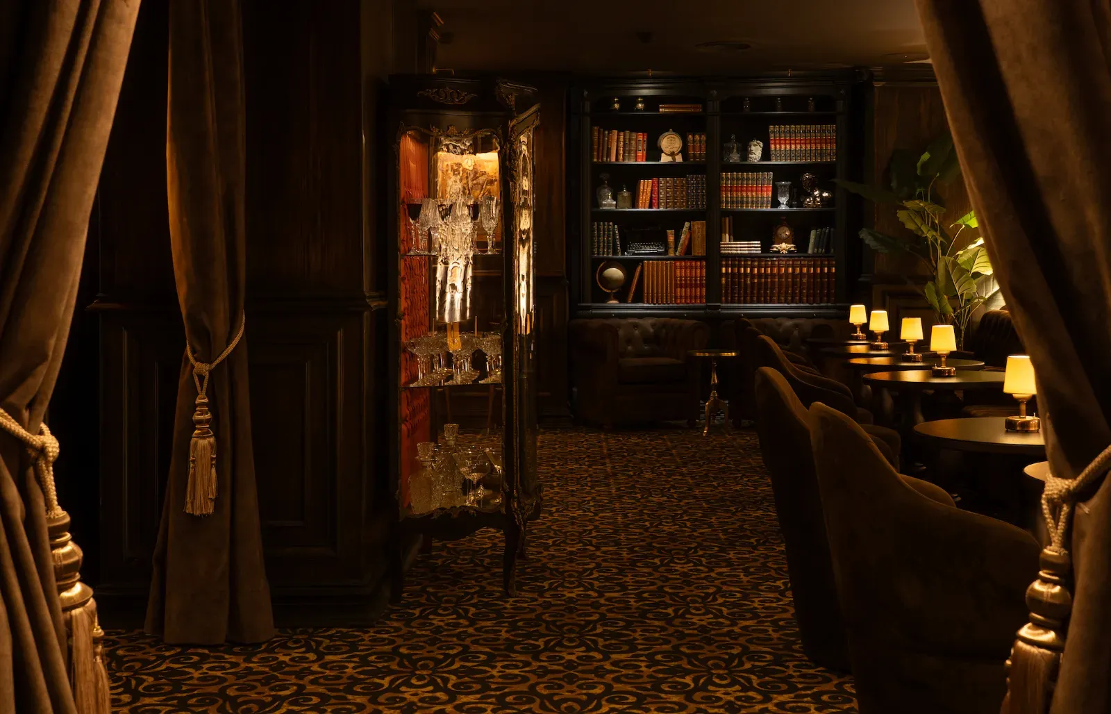 1920s Speakeasy-Inspired Cocktail Venue for Corporate Events in Barcelona