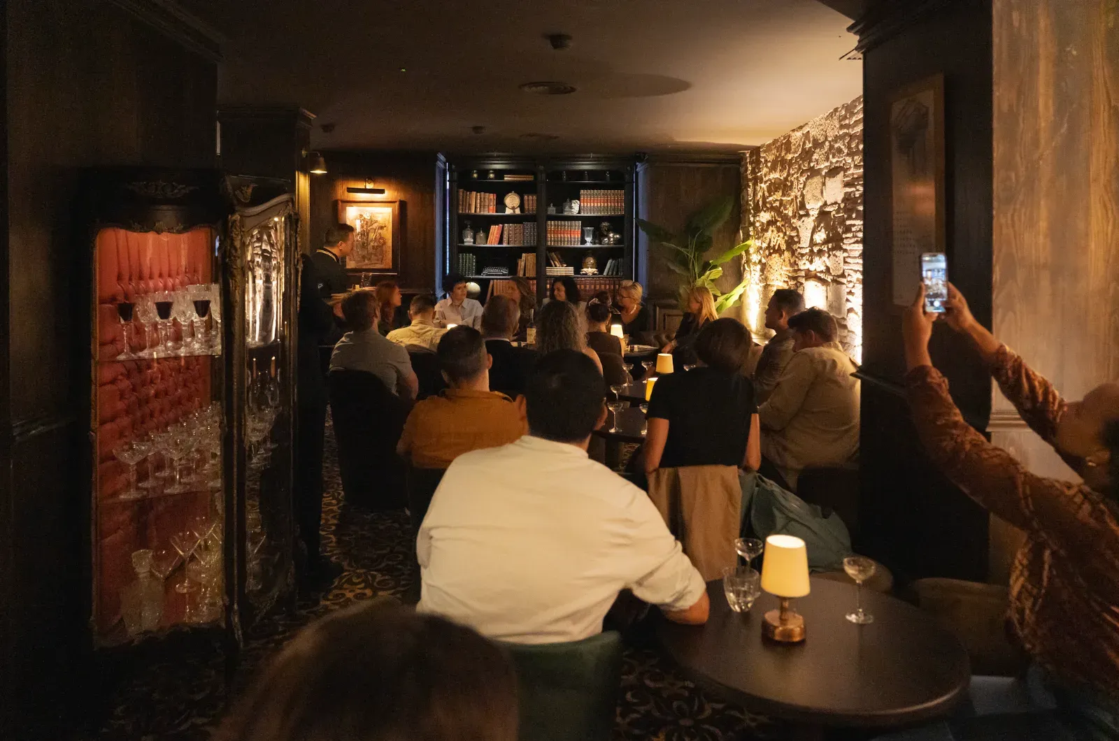 1920s Speakeasy-Inspired Cocktail Venue for Corporate Events in Barcelona