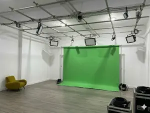 Modular 450 m² Studio & Event Space in Paris | Creative Production Hub