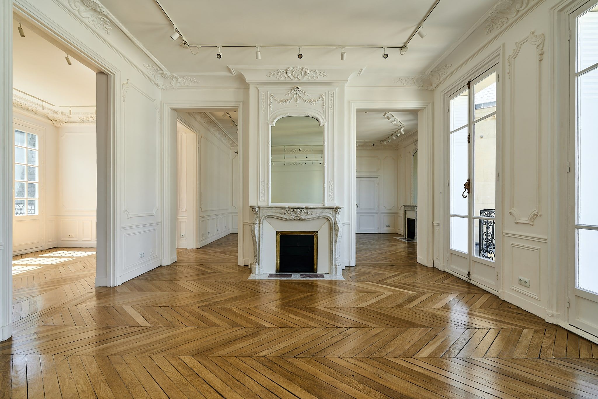 Elegant Haussmann-Style Flat for Events in Paris