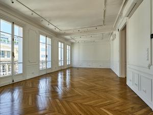 Elegant Haussmann-Style Flat for Events in Paris