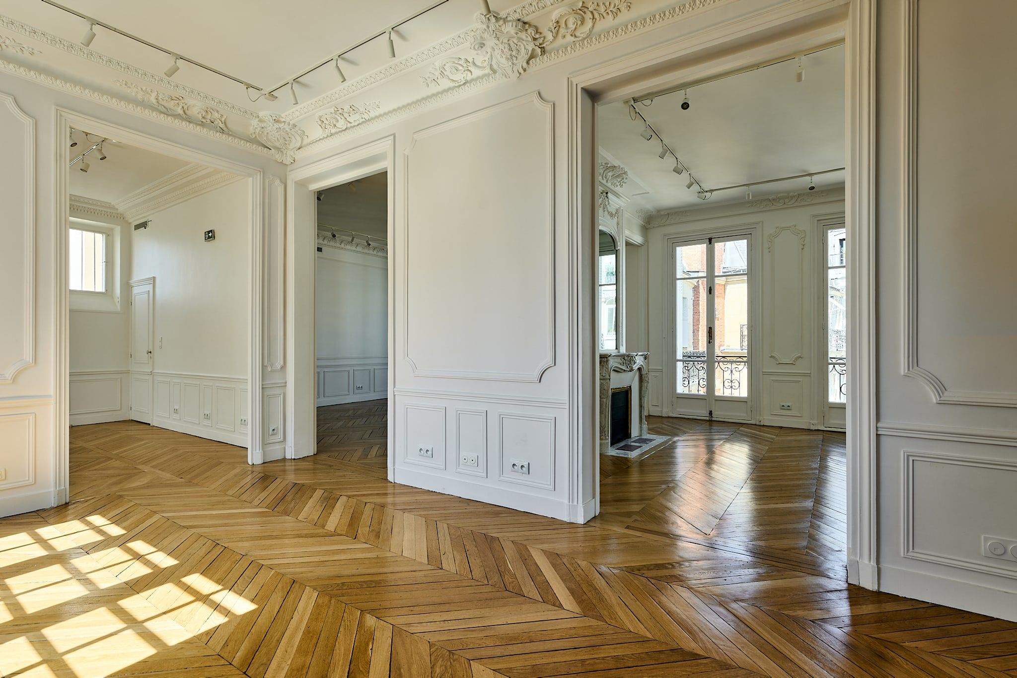 Elegant Haussmann-Style Flat for Events in Paris