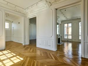 Elegant Haussmann-Style Flat for Events in Paris