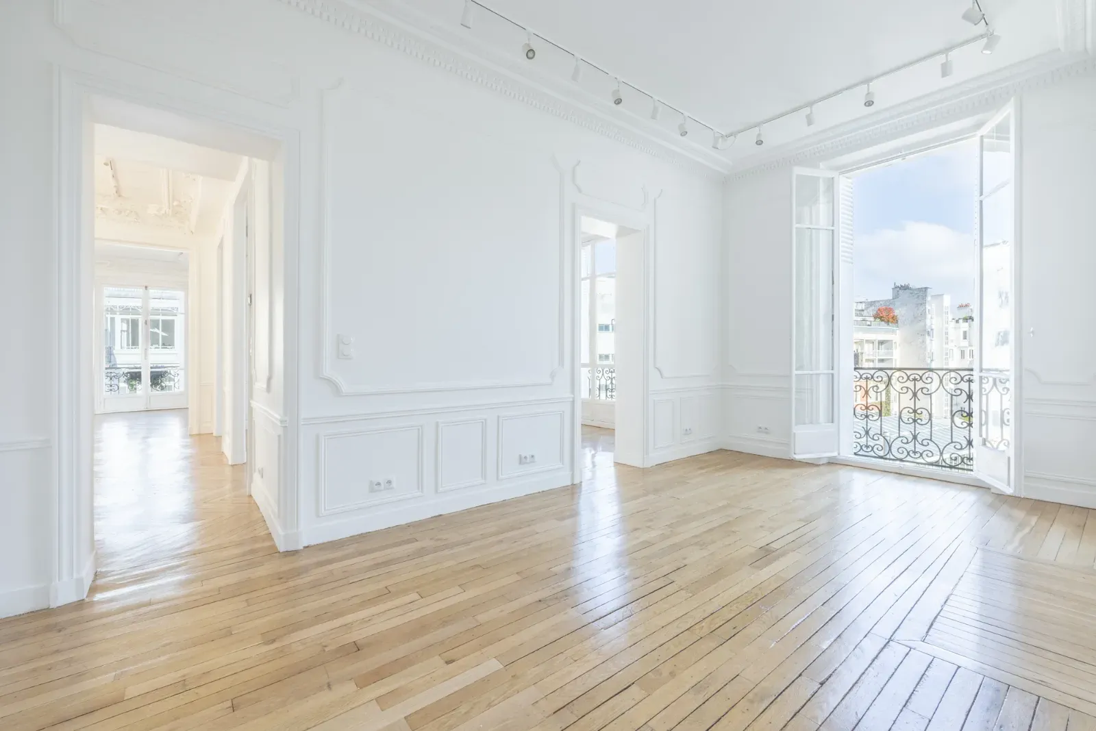 Elegant Haussmann-Style Flat for Events in Paris
