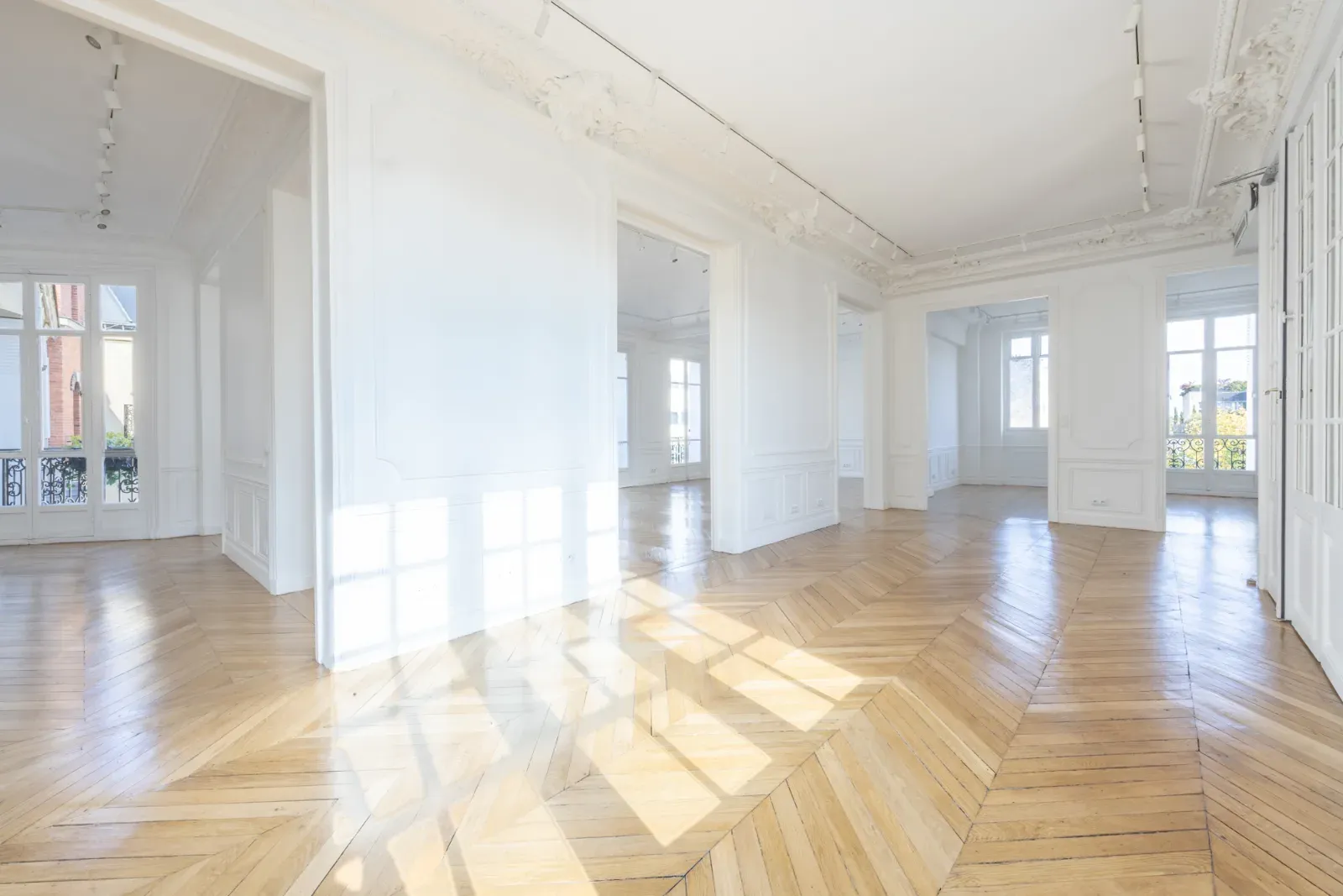 Elegant Haussmann-Style Flat for Events in Paris