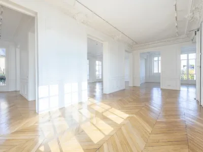 Elegant Haussmann-Style Flat for Events in Paris