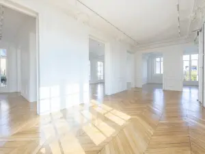 Elegant Haussmann-Style Flat for Events in Paris