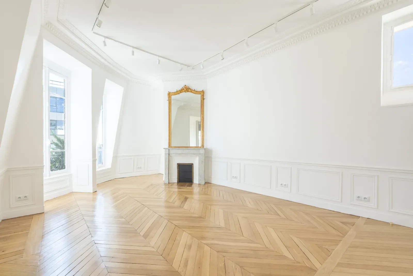 Elegant Haussmann-Style Flat for Events in Paris