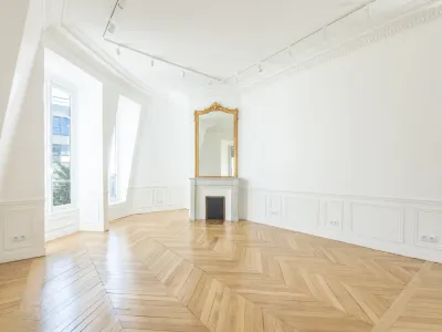 Elegant Haussmann-Style Flat for Events in Paris