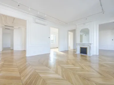 Elegant Haussmann-Style Flat for Events in Paris