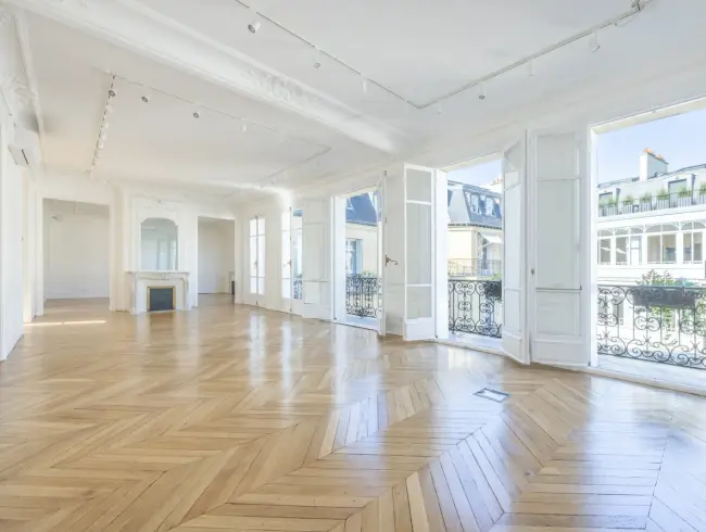 Elegant Haussmann-Style Flat for Events in Paris