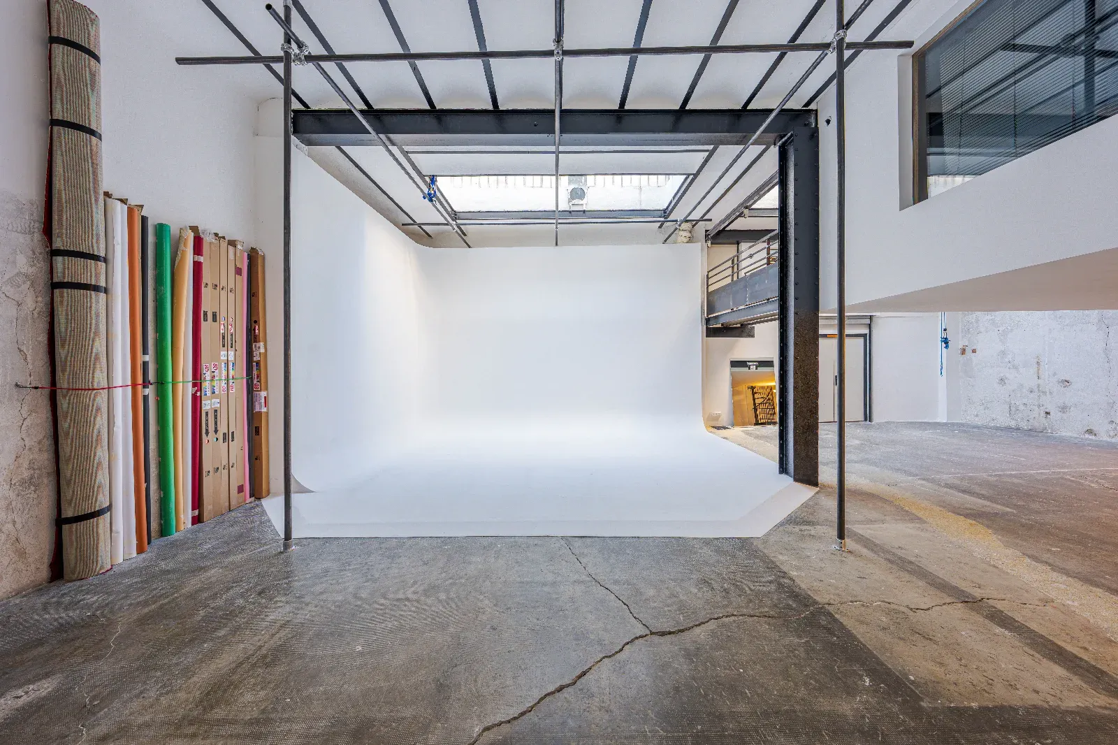 Studio Créatif de 200 m² à Marseille pour Séances Photo & Productions