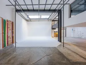 Studio Créatif de 200 m² à Marseille pour Séances Photo & Productions