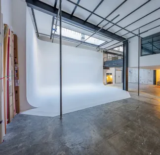 Studio Créatif de 200 m² à Marseille pour Séances Photo & Productions