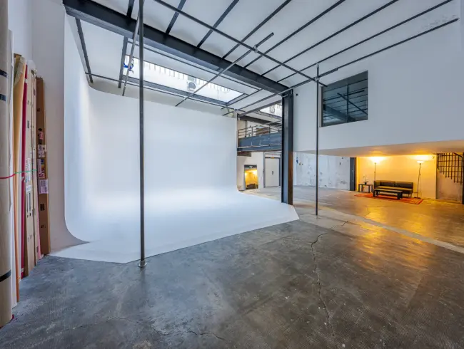Studio Créatif de 200 m² à Marseille pour Séances Photo & Productions