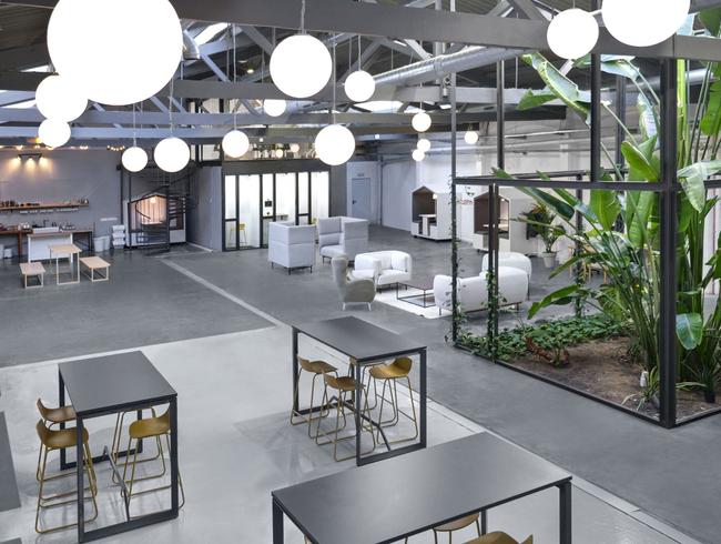 Lieu Polyvalent à Barcelone avec Jardin Tropical pour Événements d'Entreprise et Créatifs
