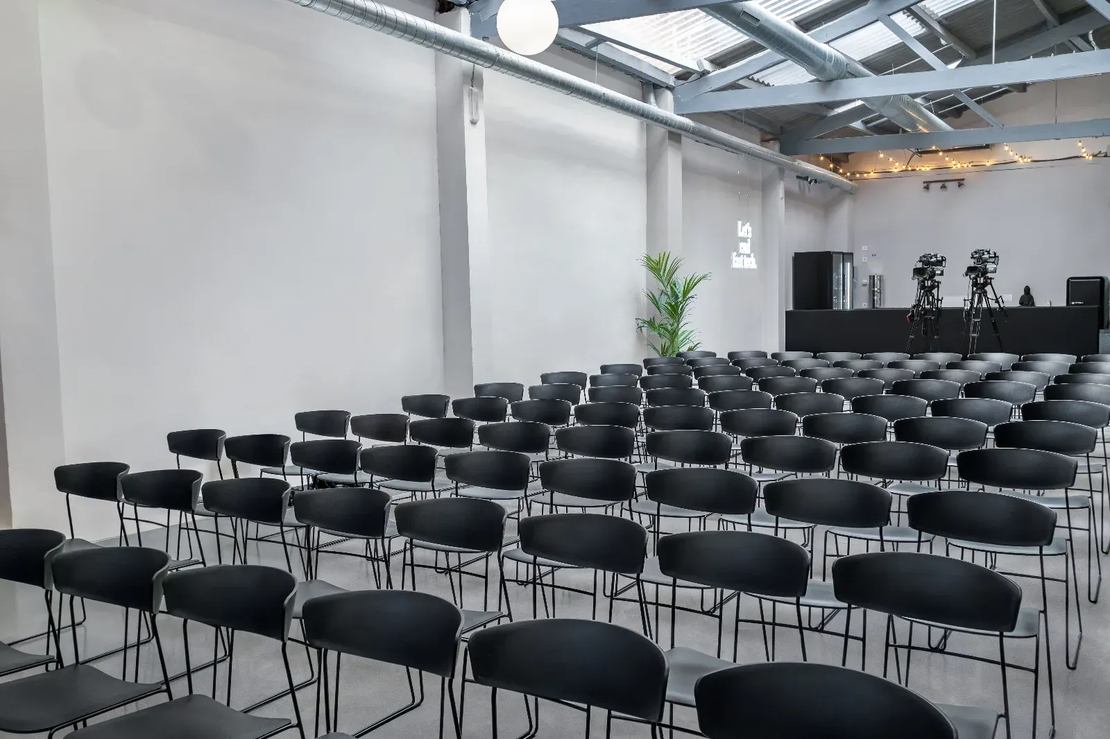 Lieu Polyvalent à Barcelone avec Jardin Tropical pour Événements d'Entreprise et Créatifs