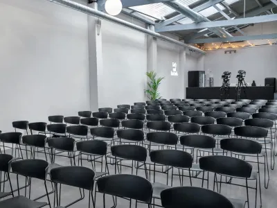 Lieu Polyvalent à Barcelone avec Jardin Tropical pour Événements d'Entreprise et Créatifs