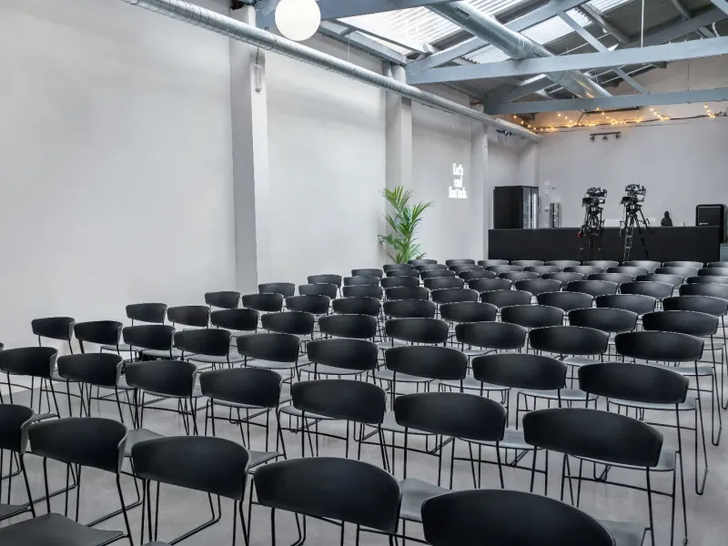 Lieu Polyvalent à Barcelone avec Jardin Tropical pour Événements d'Entreprise et Créatifs