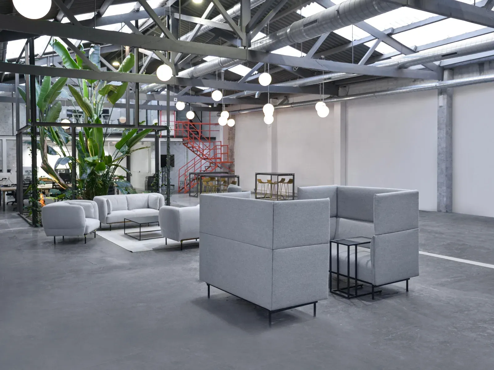 Lieu Polyvalent à Barcelone avec Jardin Tropical pour Événements d'Entreprise et Créatifs