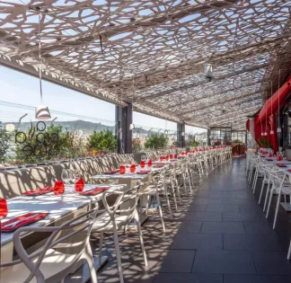 Un Sanctuaire Méditerranéen au-dessus des Nuages de Barcelone