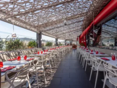 Un Sanctuaire Méditerranéen au-dessus des Nuages de Barcelone