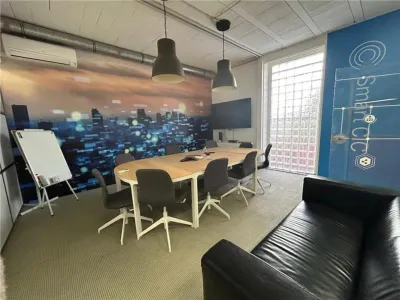 Cannes Ground-Floor Workspace: 100 m² for Meetings & Seminars